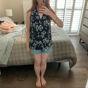 Vince Camuto Black & White Floral Sleeveless Blouse, Size XS